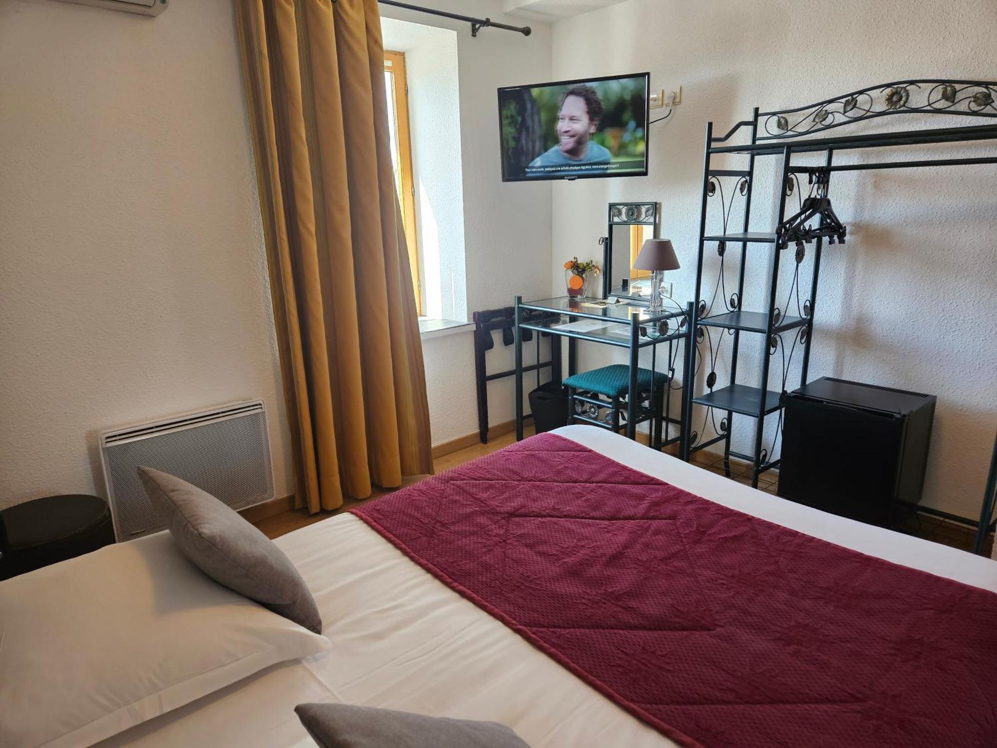 Le Val D'Amby Hotel Hieres-Sur-Amby Bagian luar foto
