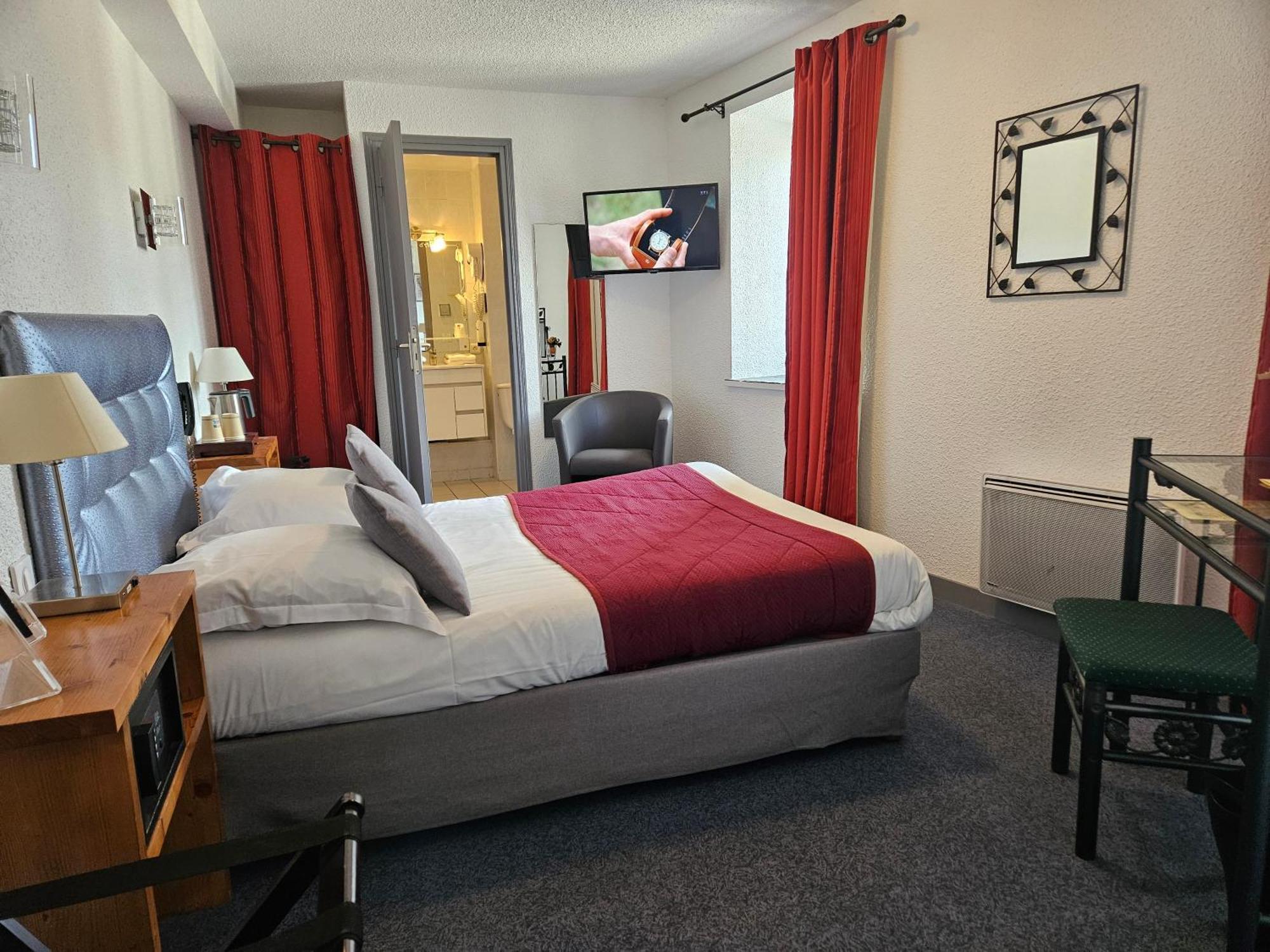Le Val D'Amby Hotel Hieres-Sur-Amby Bagian luar foto