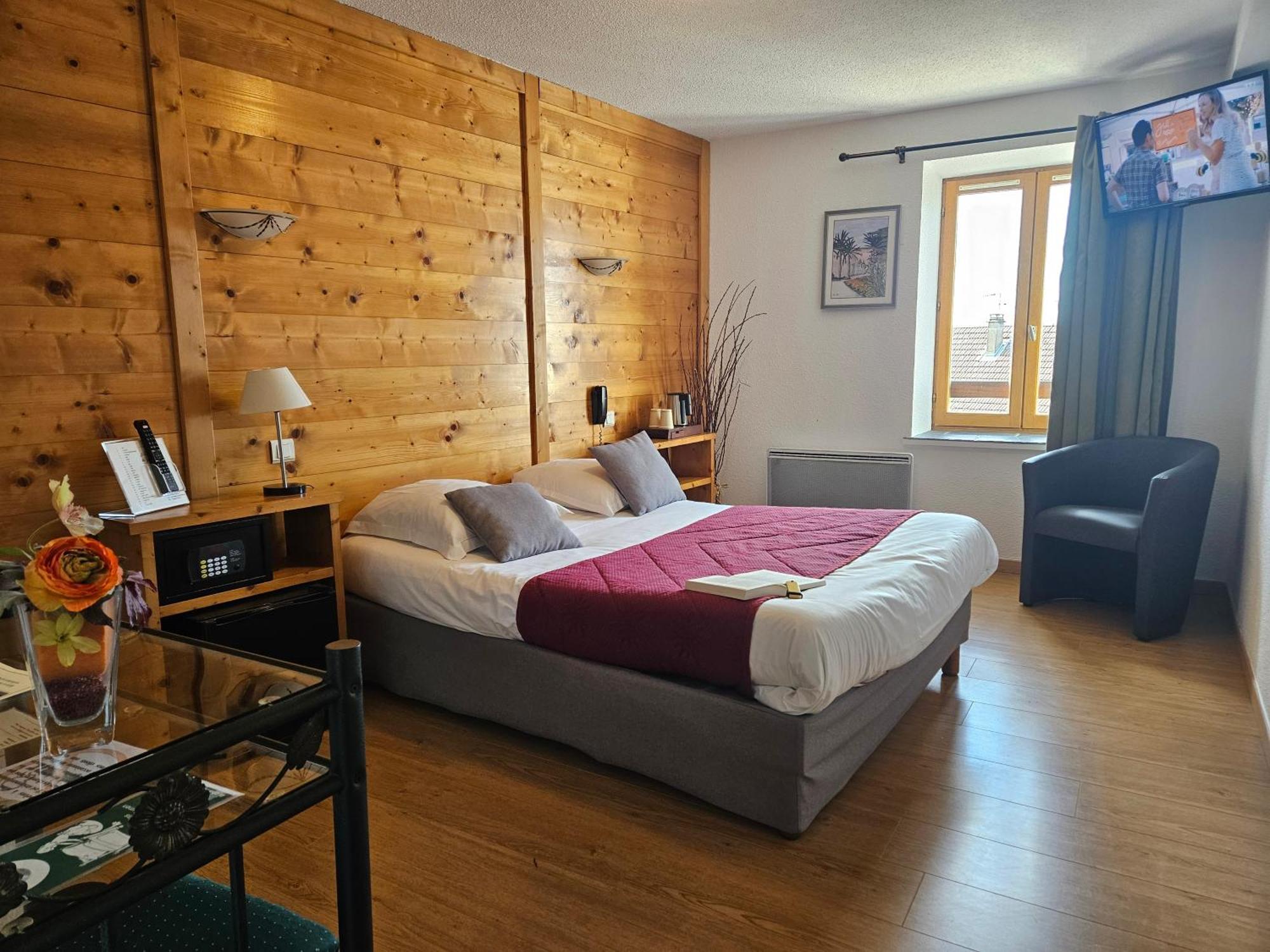 Le Val D'Amby Hotel Hieres-Sur-Amby Bagian luar foto