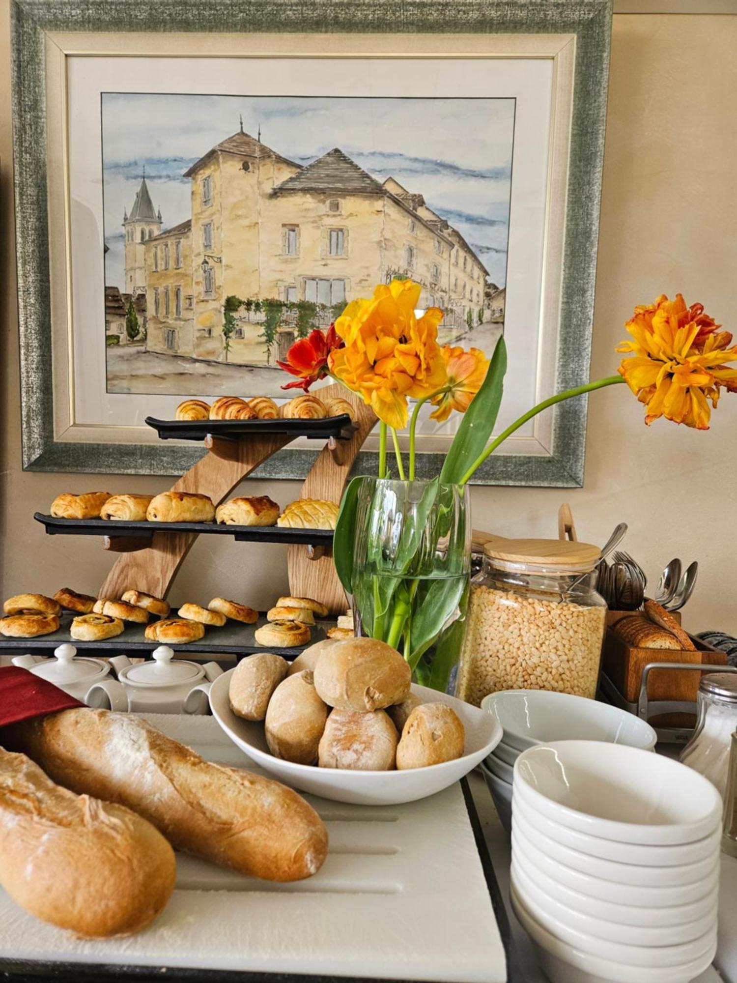 Le Val D'Amby Hotel Hieres-Sur-Amby Bagian luar foto