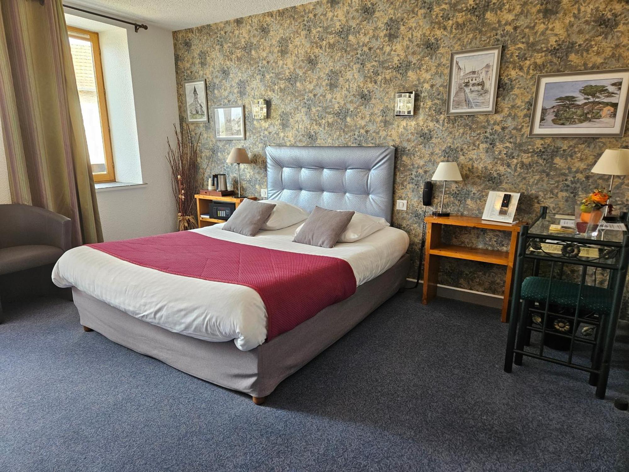 Le Val D'Amby Hotel Hieres-Sur-Amby Bagian luar foto