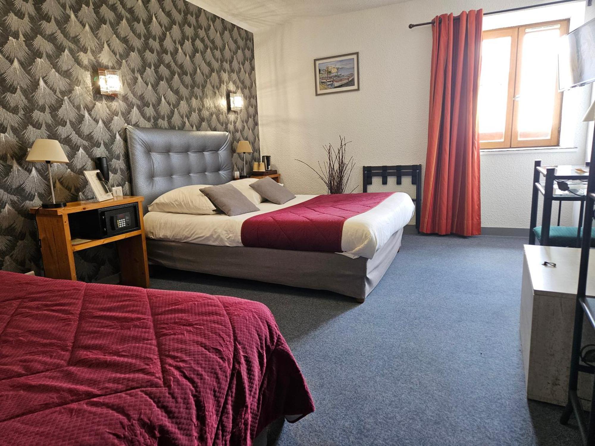 Le Val D'Amby Hotel Hieres-Sur-Amby Bagian luar foto