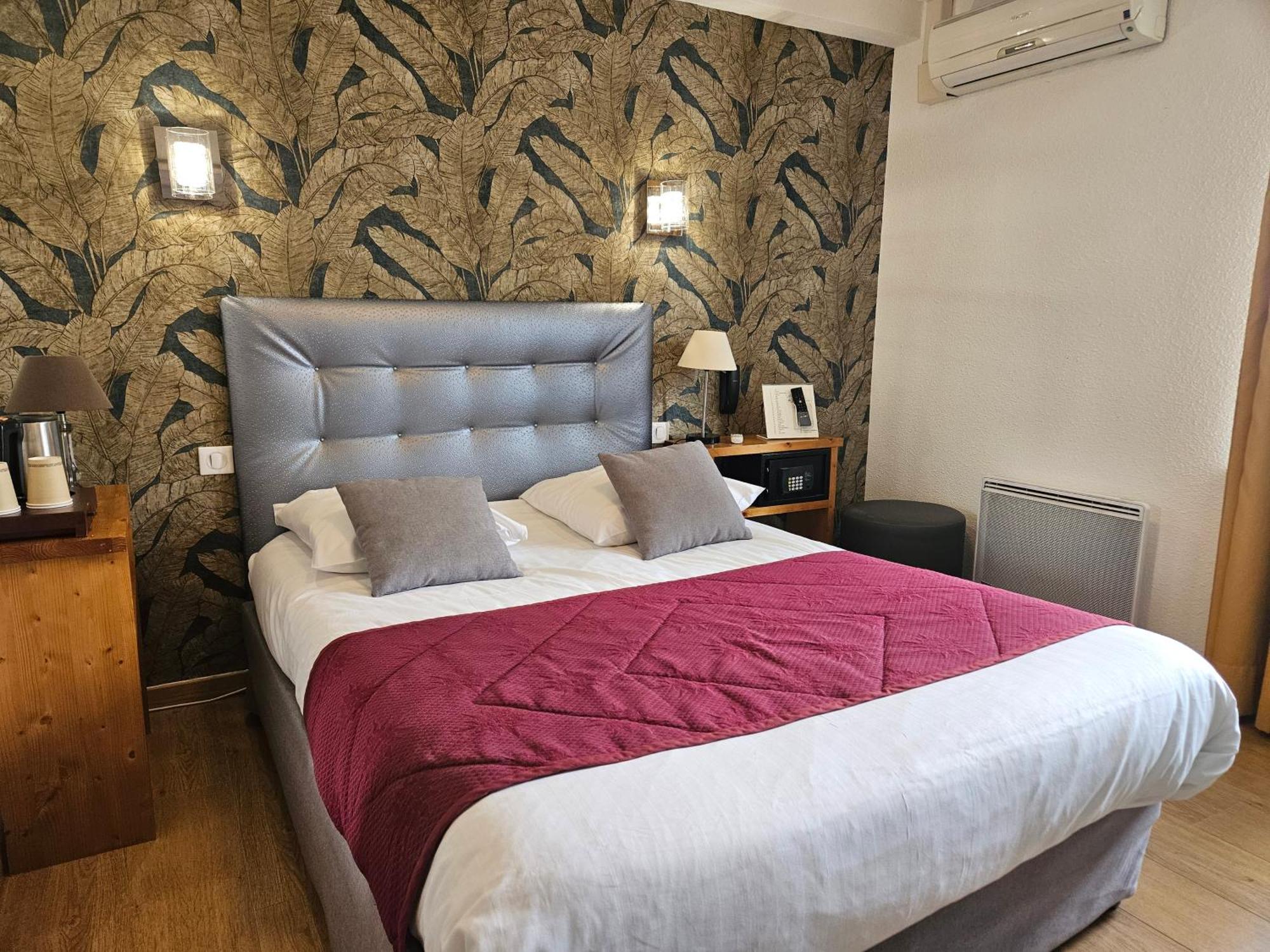 Le Val D'Amby Hotel Hieres-Sur-Amby Bagian luar foto