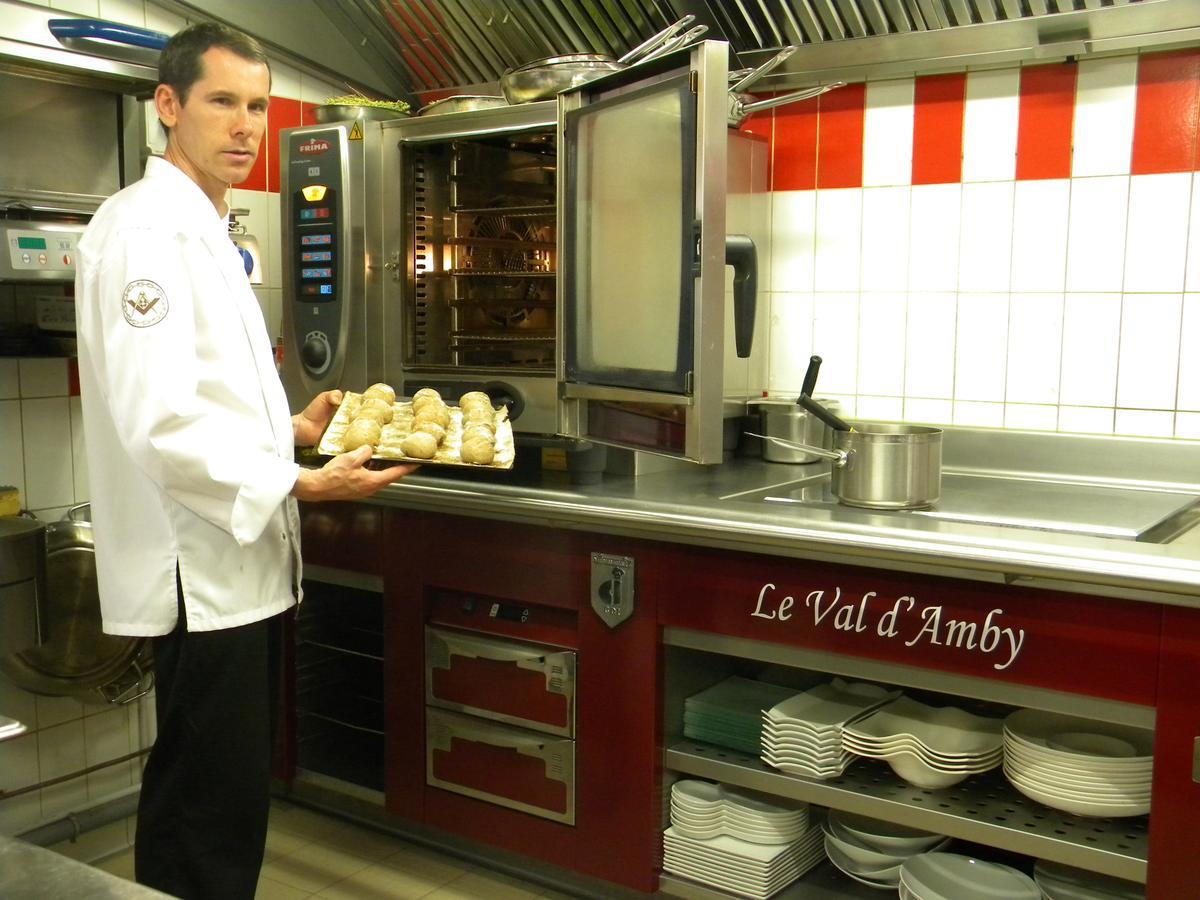 Le Val D'Amby Hotel Hieres-Sur-Amby Bagian luar foto