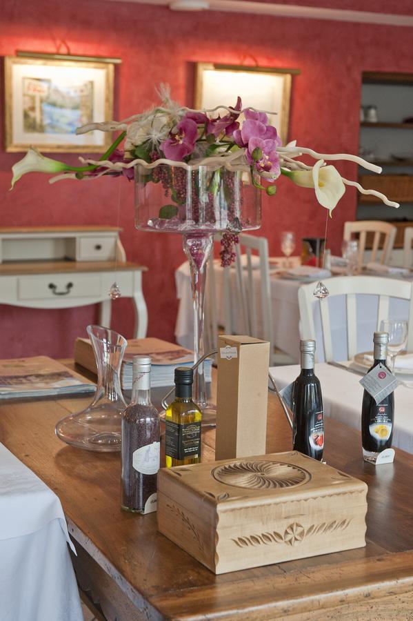 Le Val D'Amby Hotel Hieres-Sur-Amby Bagian luar foto