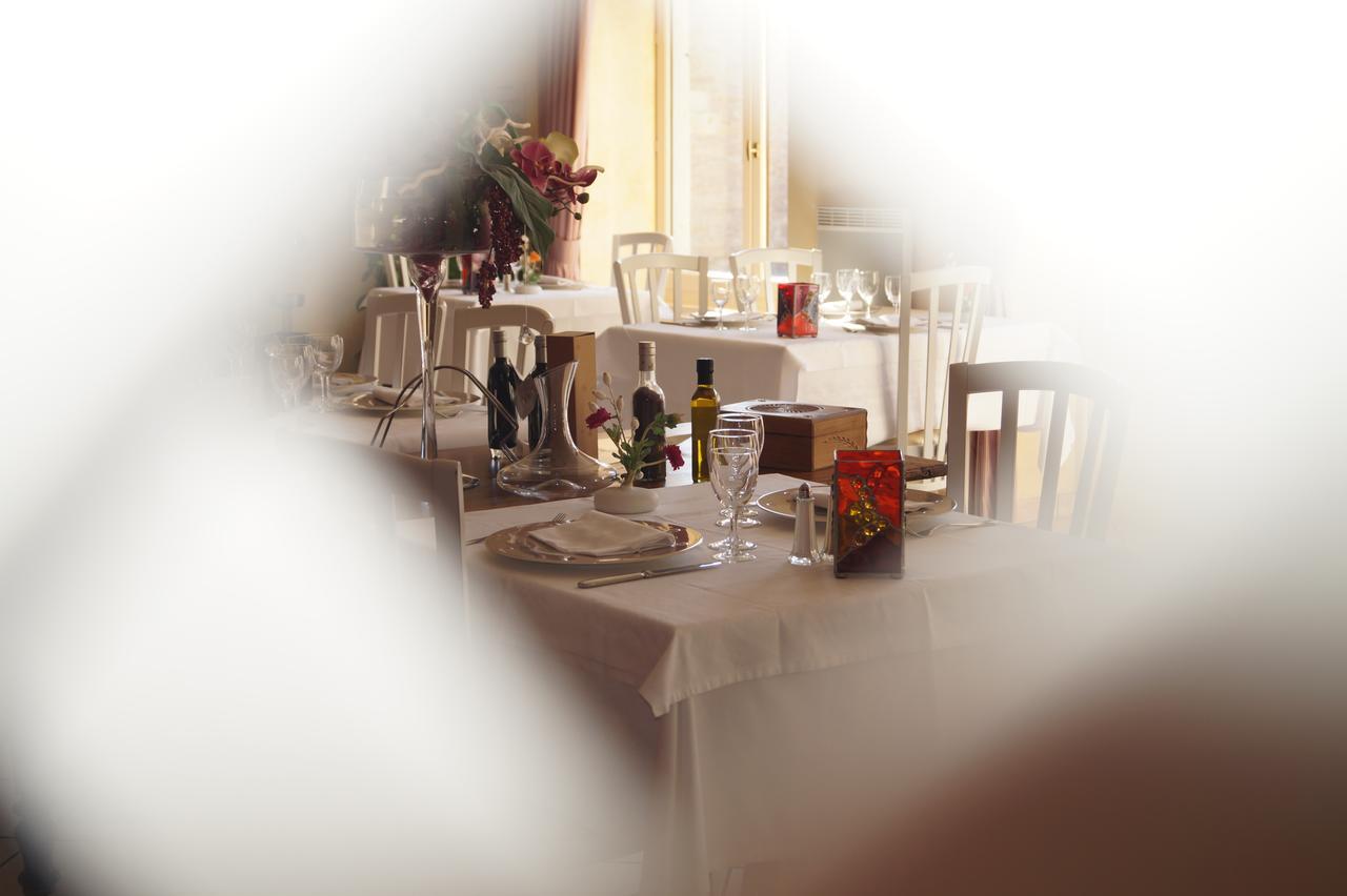 Le Val D'Amby Hotel Hieres-Sur-Amby Bagian luar foto
