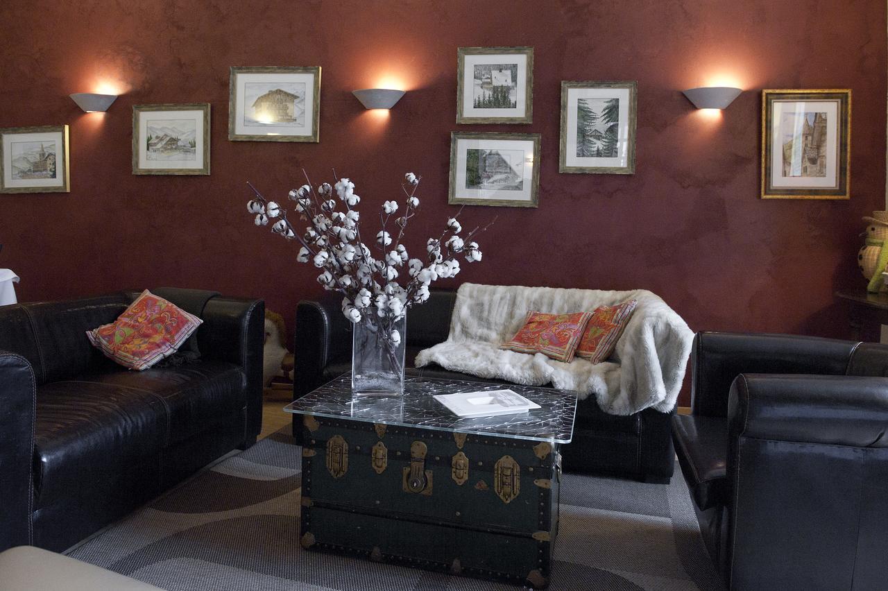 Le Val D'Amby Hotel Hieres-Sur-Amby Bagian luar foto