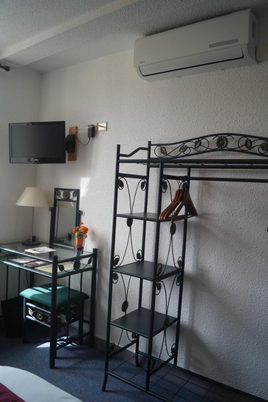 Le Val D'Amby Hotel Hieres-Sur-Amby Bagian luar foto
